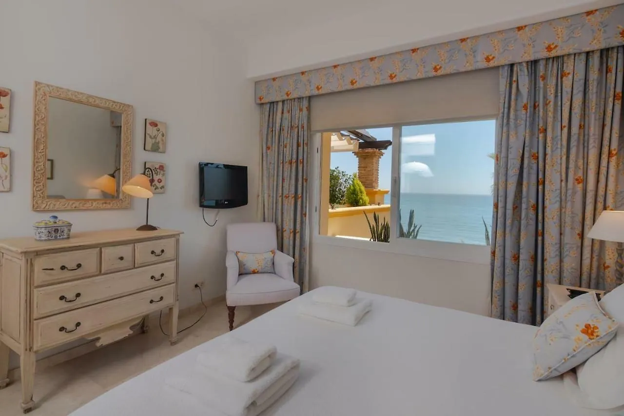 Superb Front Line Location With Heated Pool Apartment Marbella