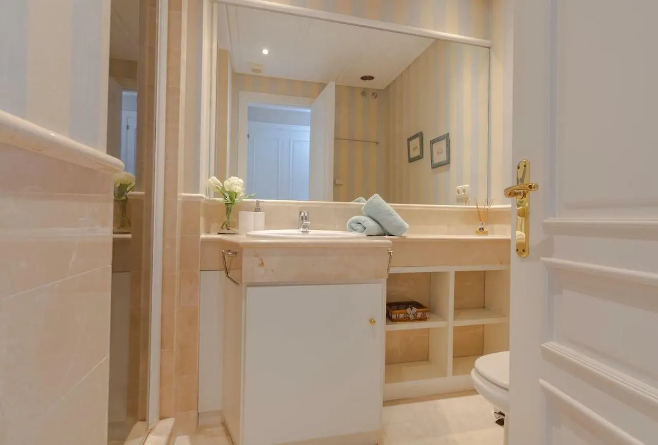 Ferienwohnung Superb Front Line Location With Heated Pool Marbella Apartment