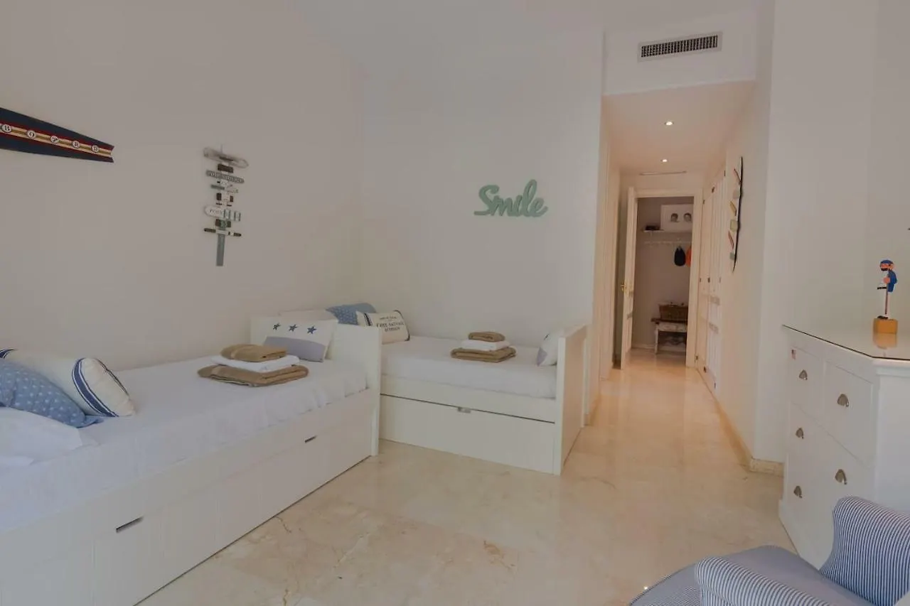 Apartment Ferienwohnung Superb Front Line Location With Heated Pool Marbella